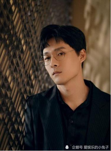 娱乐吃瓜君彭冠英,娱乐吃瓜界的风云人物